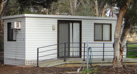 Long Island Caravan Park Cabins - Hervey Bay Accommodation 1