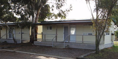Long Island Caravan Park Cabins - Hervey Bay Accommodation 6