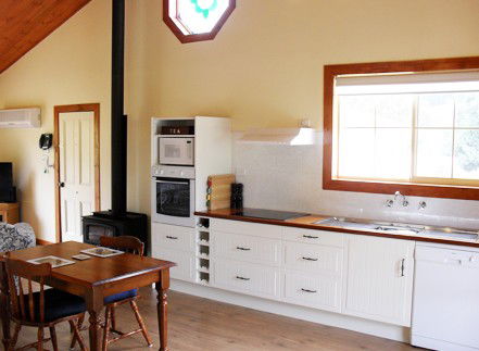 The Old Oak Bed And Breakfast - The Shearing Quarters - Hervey Bay Accommodation 0