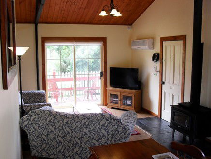 The Old Oak Bed And Breakfast - The Shearing Quarters - Hervey Bay Accommodation 2