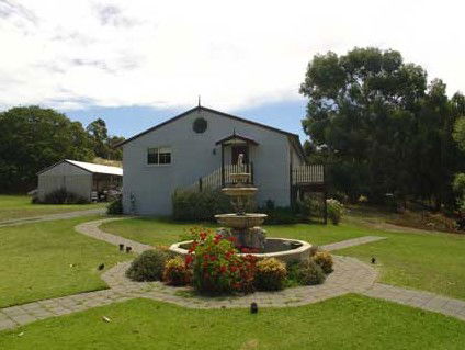 The Old Oak Bed And Breakfast - The Shearing Quarters - Hervey Bay Accommodation 3