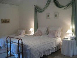 Peechabella Vineyards Bed & Breakfast - Hervey Bay Accommodation 1