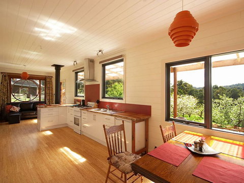 Elvenhome Farm Cottage - Hervey Bay Accommodation 2