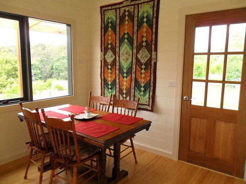 Elvenhome Farm Cottage - Hervey Bay Accommodation 4