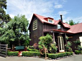 Clear Creek Cottage - Hervey Bay Accommodation 0