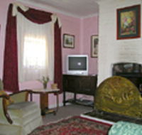 Hollyhock Cottage - Hervey Bay Accommodation