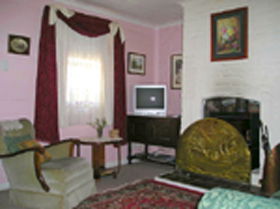Hollyhock Cottage - Hervey Bay Accommodation 0