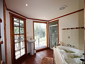 Love Grove Guest House - Hervey Bay Accommodation 0