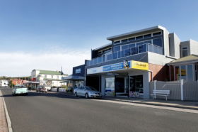 Penguin Waterfront Escape - Hervey Bay Accommodation 0