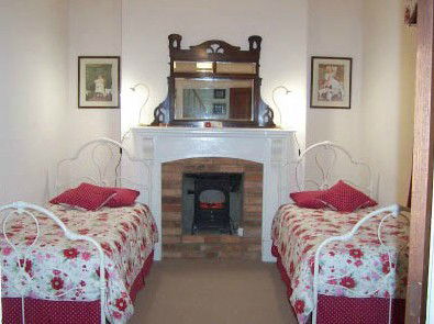 Cottage On Gunning - Hervey Bay Accommodation 2