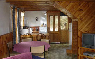Crayfish Creek Van And Cabin Park And Spa House - Hervey Bay Accommodation 4