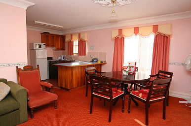 Hatchers Richmond Manor - Hervey Bay Accommodation 5