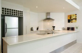 Cairns Beachfront Apartment - Hervey Bay Accommodation 1