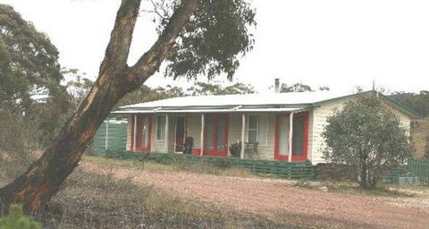 Christmas Tree Cottage - Hervey Bay Accommodation 0