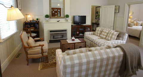 Fleurettes - Tourism Hervey Bay 0