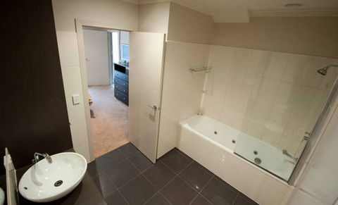 Executive Townhouse, Ballarat - Hervey Bay Accommodation 1