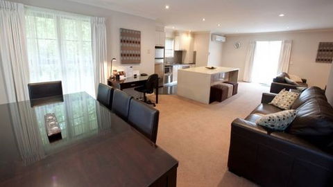 Executive Townhouse, Ballarat - Hervey Bay Accommodation 4
