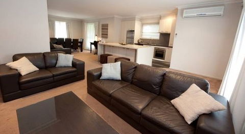 Executive Townhouse, Ballarat - Hervey Bay Accommodation 5