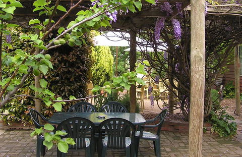 Emeu Inn Bed & Breakfast - Hervey Bay Accommodation 0