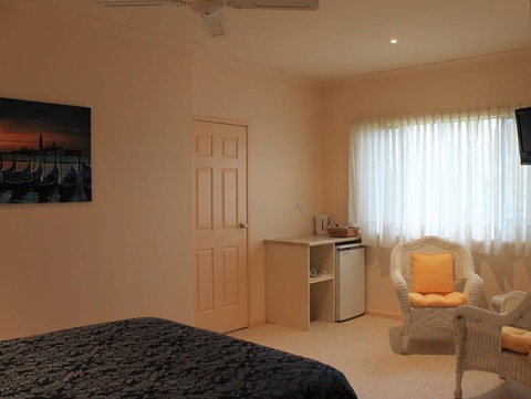 Batemans Bay Manor - Bed And Breakfast - Hervey Bay Accommodation 4