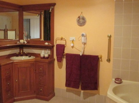 Azalea House B And B - Tourism Hervey Bay 5