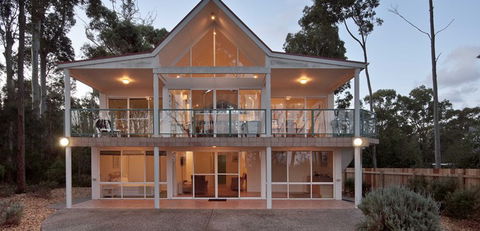 Lochani On The Bay - Hervey Bay Accommodation 0