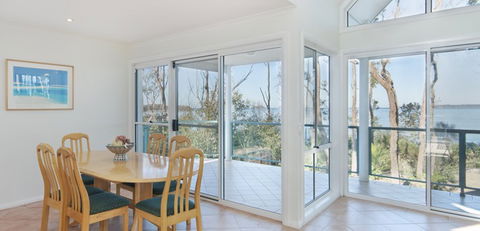 Lochani On The Bay - Hervey Bay Accommodation 1