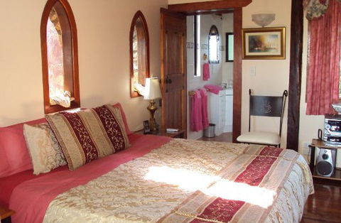 Castle On The Hill Bed And Breakfast - Hervey Bay Accommodation 4