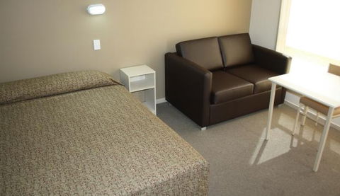 Bowlo Holiday Cabins - Hervey Bay Accommodation 3