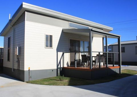 Bowlo Holiday Cabins - Hervey Bay Accommodation 4