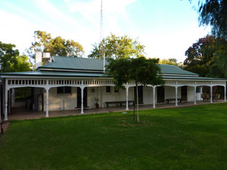 Lake Victoria Station Lodge - Hervey Bay Accommodation 0