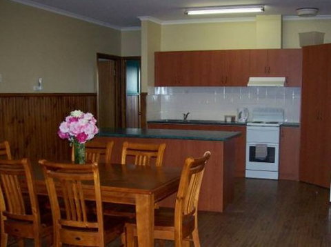 Riverland Holiday Cottage - Hervey Bay Accommodation 0