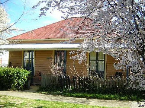 Cooma Cottage - Accommodation - Hervey Bay Accommodation 0