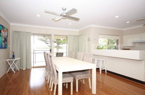 Sunset Boulevarde 12 - Hervey Bay Accommodation 3