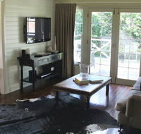 Book Barn Cottage - Hervey Bay Accommodation