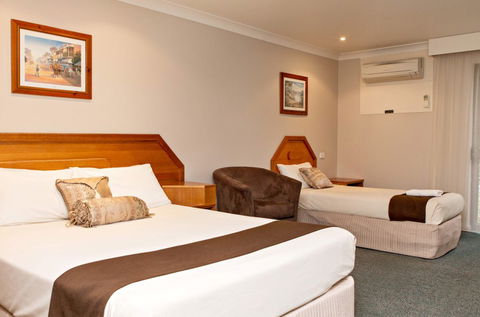 Hilltops Retreat Motor Inn - Tourism Hervey Bay 1