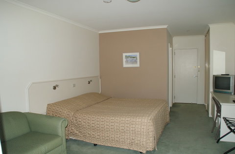 Deniliquin Country Club Motor Inn - Hervey Bay Accommodation 1