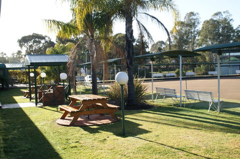 Deniliquin Country Club Motor Inn - Hervey Bay Accommodation 3