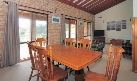Baileys, Gerringong - Tourism Hervey Bay 3