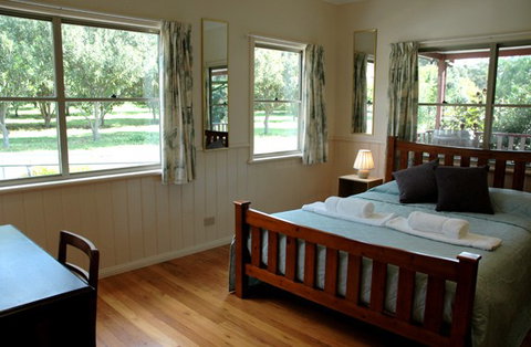 Carrs Hunter Valley Macadamia Farm Guest House - Hervey Bay Accommodation 5