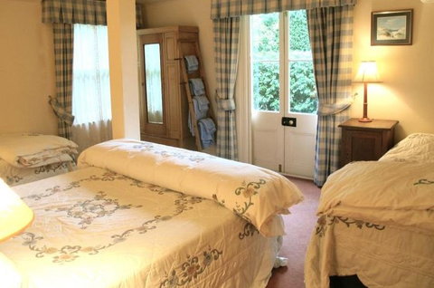 Capers Guesthouse And Cottage - Hervey Bay Accommodation 0