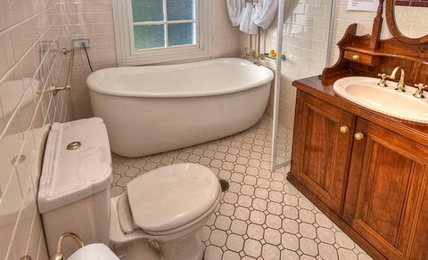 Bridal Falls Cottage - Tourism Hervey Bay 0