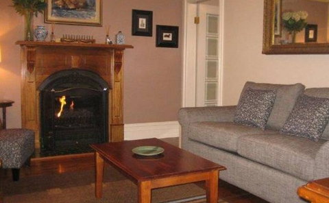 Bridal Falls Cottage - Tourism Hervey Bay 4