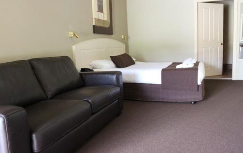 Bowen Inn - Tourism Hervey Bay 1