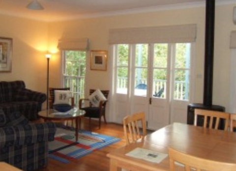 AppleBlossom Cottage - Hervey Bay Accommodation 4