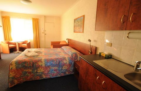 Amber Court Coonabarabran - Hervey Bay Accommodation 5