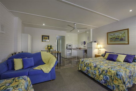 Hi-Way Units Motel - Hervey Bay Accommodation 0