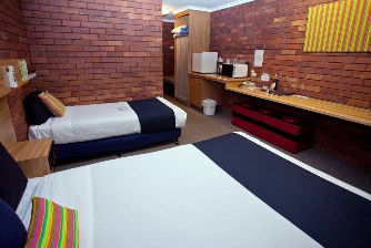 Blue Shades Motel - Hervey Bay Accommodation 1