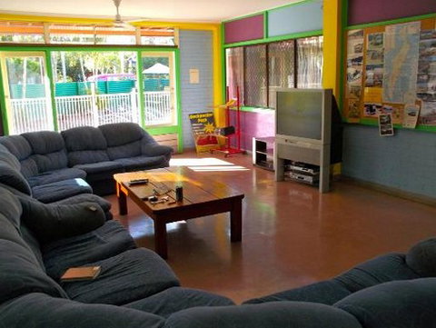 Fraser Roving Backpacker Resort - Hervey Bay Accommodation 1