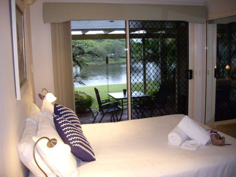 Alexander Lakeside Bed And Breakfast - Hervey Bay Accommodation 2